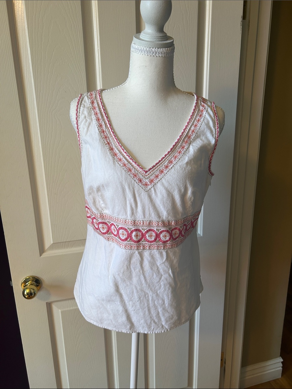 Axcess White V-Neck Sleeveless Tank with Pink Embroidery